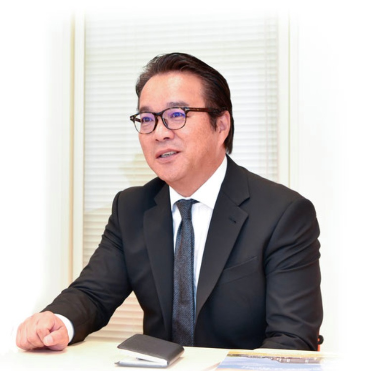 株式会社ネクストビジョン社長が会社のビジョンを話している様子